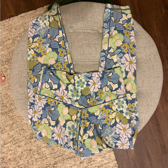 NWOT✨OFFLINE By Aerie Real Me High Waisted Floral Crossover Legging Sz XL - Picture 5 of 5